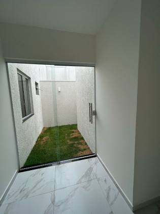 Casa Térrea Moderna á Venda com 3/4, sendo 1 suíte no Centro de Lauro De Freitas.
