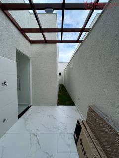 Casa Térrea Moderna á Venda com 3/4, sendo 1 suíte no Centro de Lauro De Freitas.