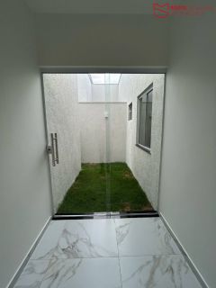 Casa Térrea Moderna á Venda com 3/4, sendo 1 suíte no Centro de Lauro De Freitas.
