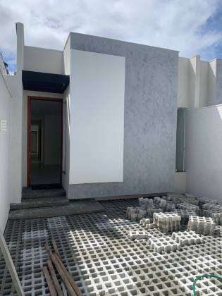 Casa Térrea Moderna á Venda com 3/4, sendo 1 suíte no Centro de Lauro De Freitas.
