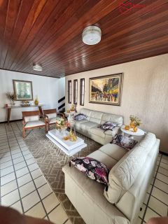 Casa estilo colonial com 700m2 de terreno na praia do Flamengo / Ipitanga - 200m da orla