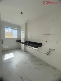 Apartamento encantador com garden privativo em Buraquinho.