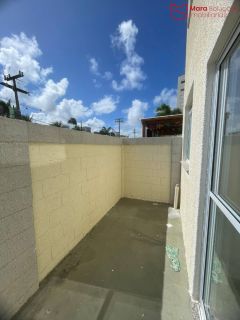 Apartamento encantador com garden privativo em Buraquinho.