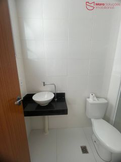 Apartamento encantador com garden privativo em Buraquinho.