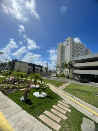 Apartamento encantador com garden privativo em Buraquinho.