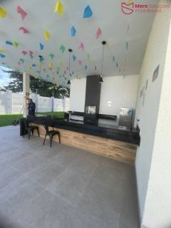 Apartamento encantador com garden privativo em Buraquinho.