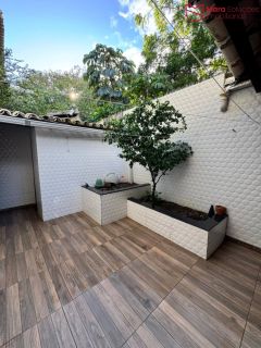 Casa à Venda no Condomínio Portão do Sol – Praia de Buraquinho.