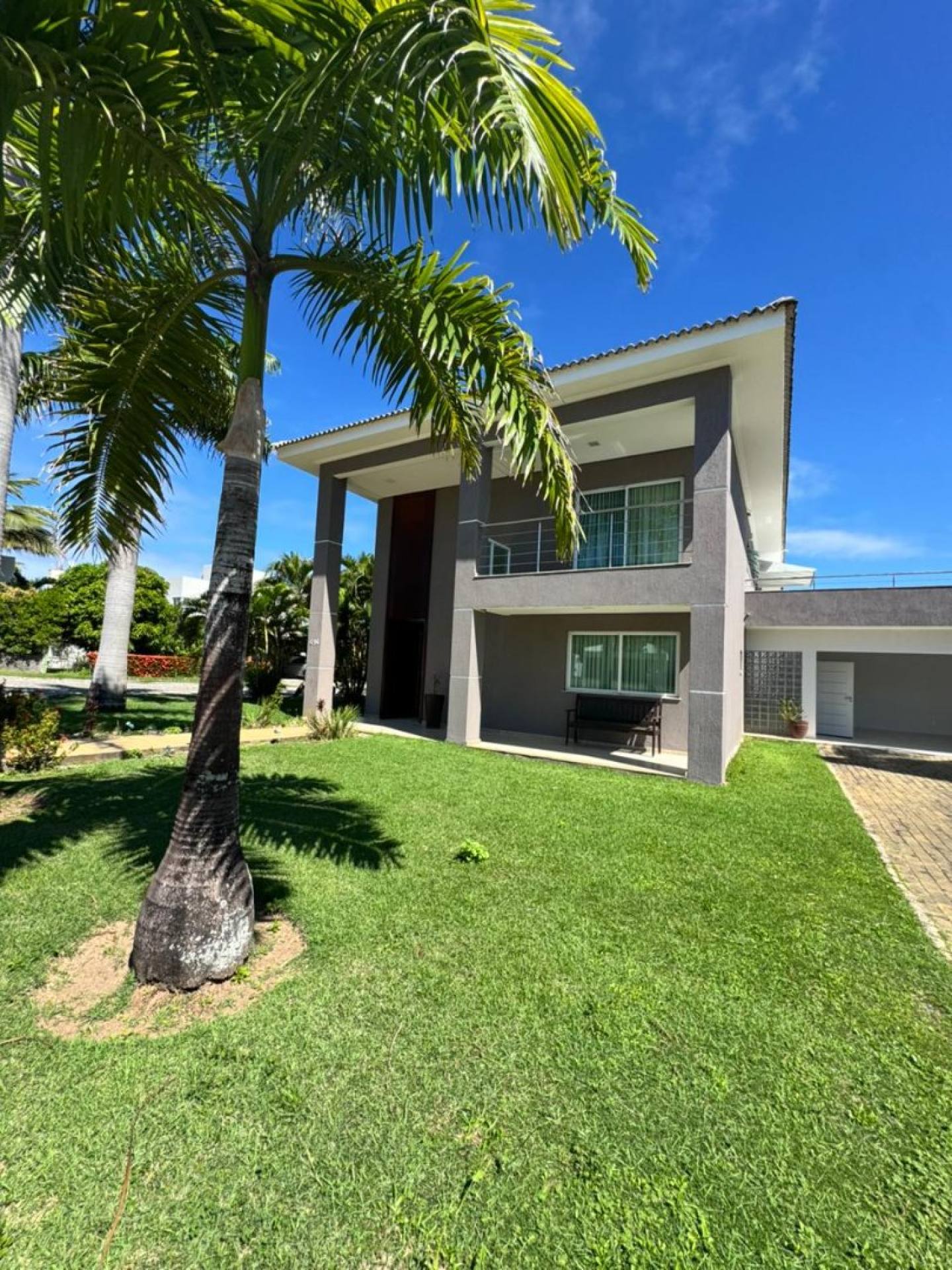 Casa Para Alugar com 4 suítes no  Condomínio Busca Ville.