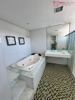 Casa Para Alugar com 4 suítes no  Condomínio Busca Ville.