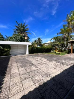 Casa alto padrão cond. Horto Vilas – 4 suítes.