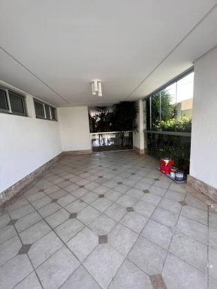 Casa alto padrão cond. Horto Vilas – 4 suítes.