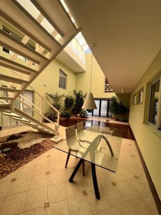 Casa alto padrão cond. Horto Vilas – 4 suítes.