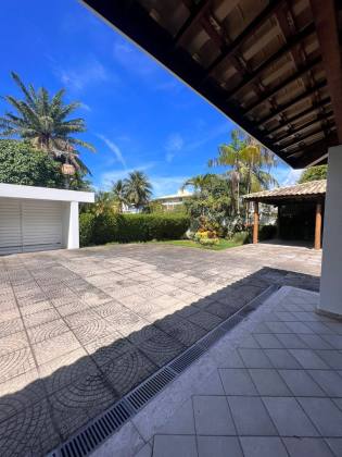 Casa alto padrão cond. Horto Vilas – 4 suítes.