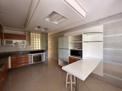 Casa alto padrão cond. Horto Vilas – 4 suítes.