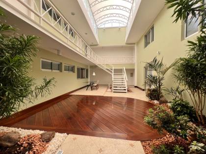 Casa alto padrão cond. Horto Vilas – 4 suítes.