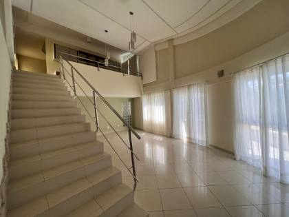 Casa alto padrão cond. Horto Vilas – 4 suítes.