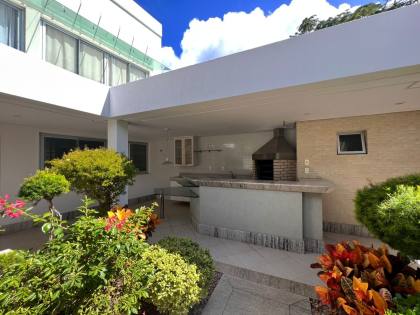 Casa alto padrão cond. Horto Vilas – 4 suítes.