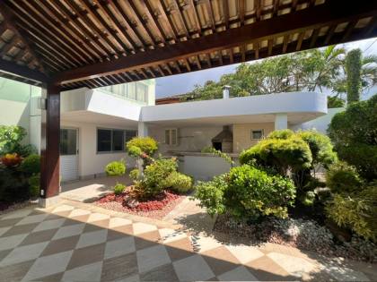 Casa alto padrão cond. Horto Vilas – 4 suítes.
