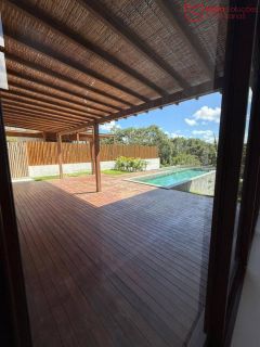 Casa Alto Padrão à Venda no Condomínio Praia Bella, Localização privilegiada: lote com frente, fundo e lateral direita para alameda.