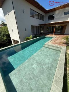 Casa Alto Padrão à Venda no Condomínio Praia Bella, Localização privilegiada: lote com frente, fundo e lateral direita para alameda.