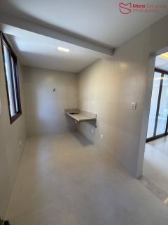 Casa Alto Padrão à Venda no Condomínio Praia Bella, Localização privilegiada: lote com frente, fundo e lateral direita para alameda.