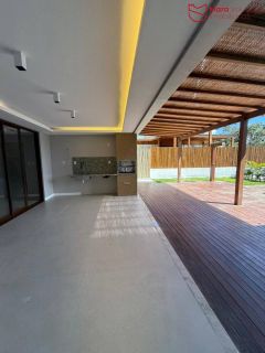 Casa Alto Padrão à Venda no Condomínio Praia Bella, Localização privilegiada: lote com frente, fundo e lateral direita para alameda.