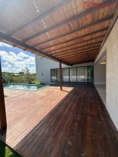 Casa Alto Padrão à Venda no Condomínio Praia Bella, Localização privilegiada: lote com frente, fundo e lateral direita para alameda.