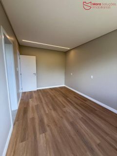 Casa Alto Padrão à Venda no Condomínio Praia Bella, Localização privilegiada: lote com frente, fundo e lateral direita para alameda.