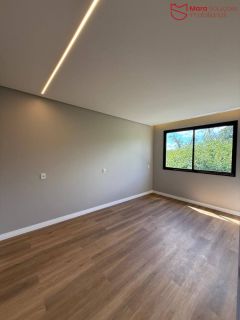 Casa Alto Padrão à Venda no Condomínio Praia Bella, Localização privilegiada: lote com frente, fundo e lateral direita para alameda.