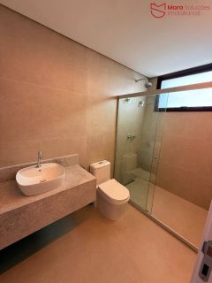 Casa Alto Padrão à Venda no Condomínio Praia Bella, Localização privilegiada: lote com frente, fundo e lateral direita para alameda.