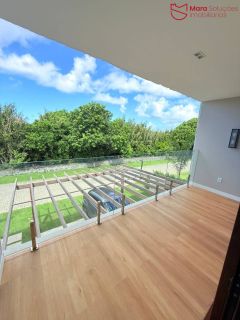 Casa Alto Padrão à Venda no Condomínio Praia Bella, Localização privilegiada: lote com frente, fundo e lateral direita para alameda.
