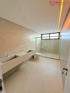 Casa Alto Padrão à Venda no Condomínio Praia Bella, Localização privilegiada: lote com frente, fundo e lateral direita para alameda.