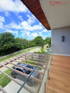 Casa Alto Padrão à Venda no Condomínio Praia Bella, Localização privilegiada: lote com frente, fundo e lateral direita para alameda.
