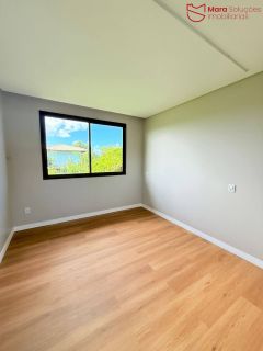 Casa Alto Padrão à Venda no Condomínio Praia Bella, Localização privilegiada: lote com frente, fundo e lateral direita para alameda.