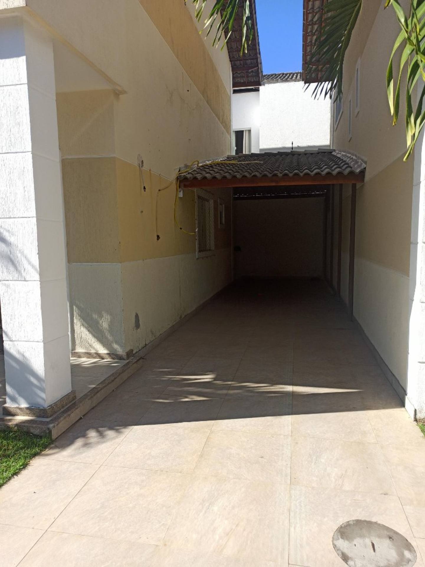 Casa em Condomínio com 3/4 no centro de Lauro de Freitas.