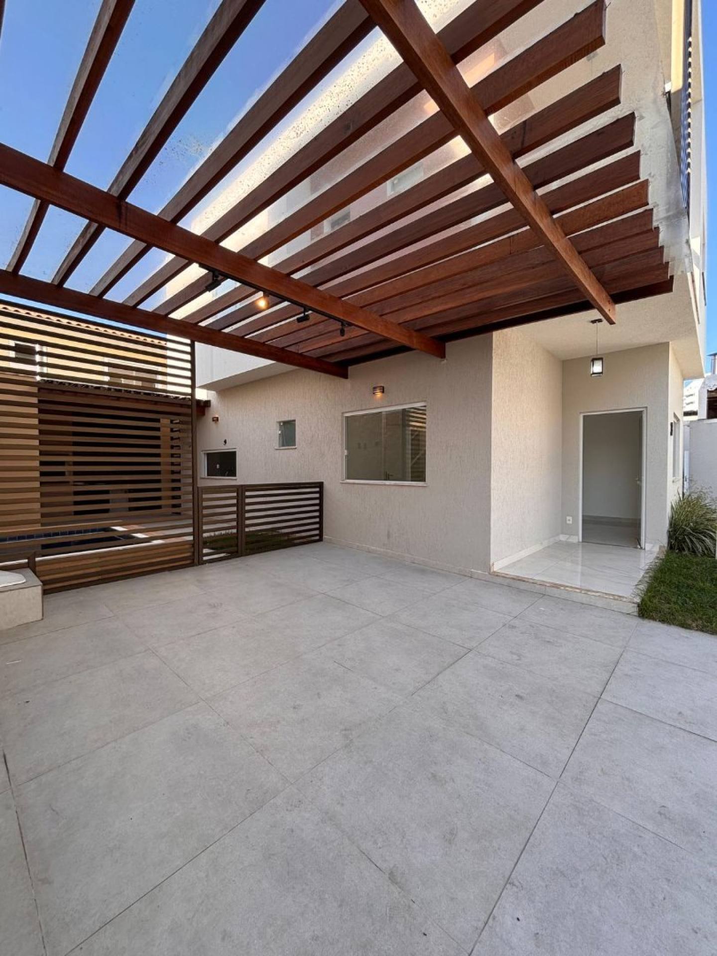 Casa de condomínio á venda em Miragem próximo do sartre Coc.