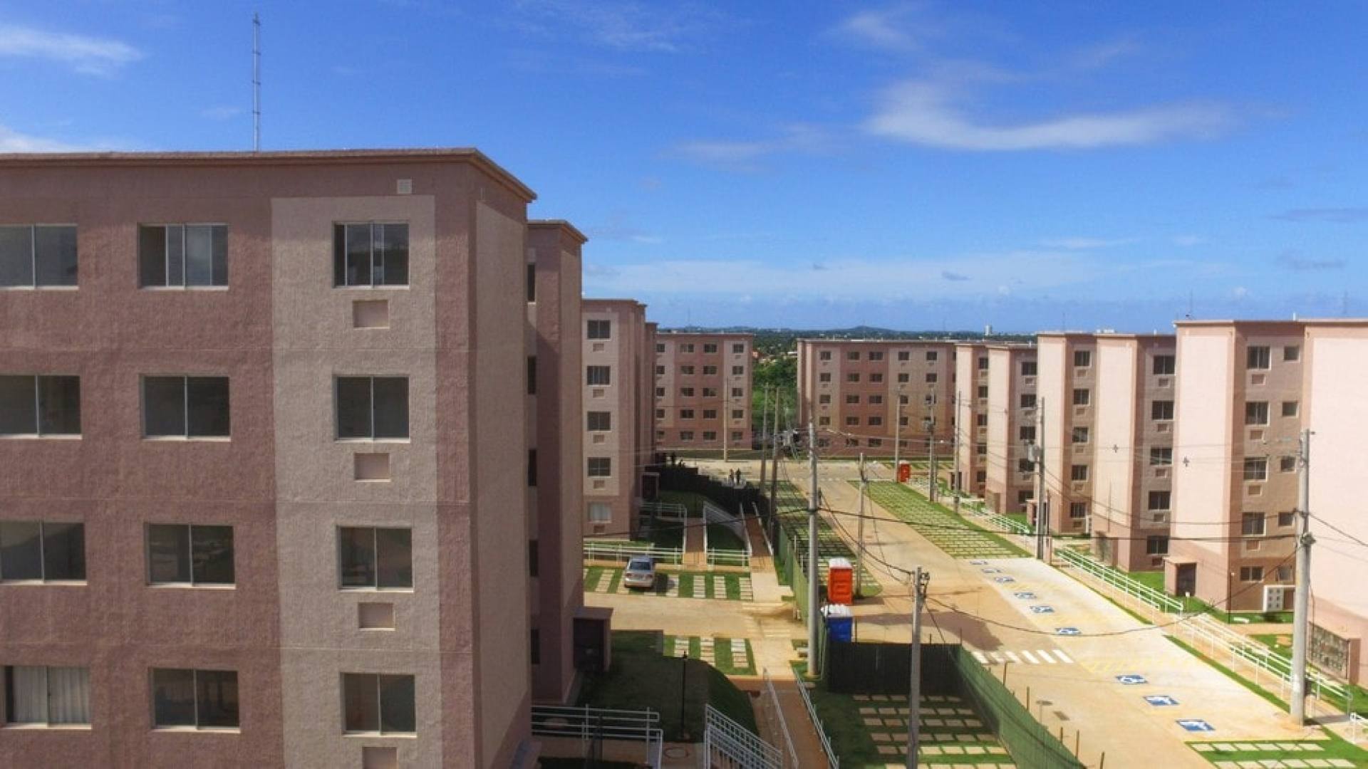 Apartamento no Condomínio Residencial Alto do Picuaia (Lauro de Freitas).