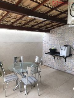 Apartamento porteira fechada 2/4 no Cond. Parque Sun Valley.