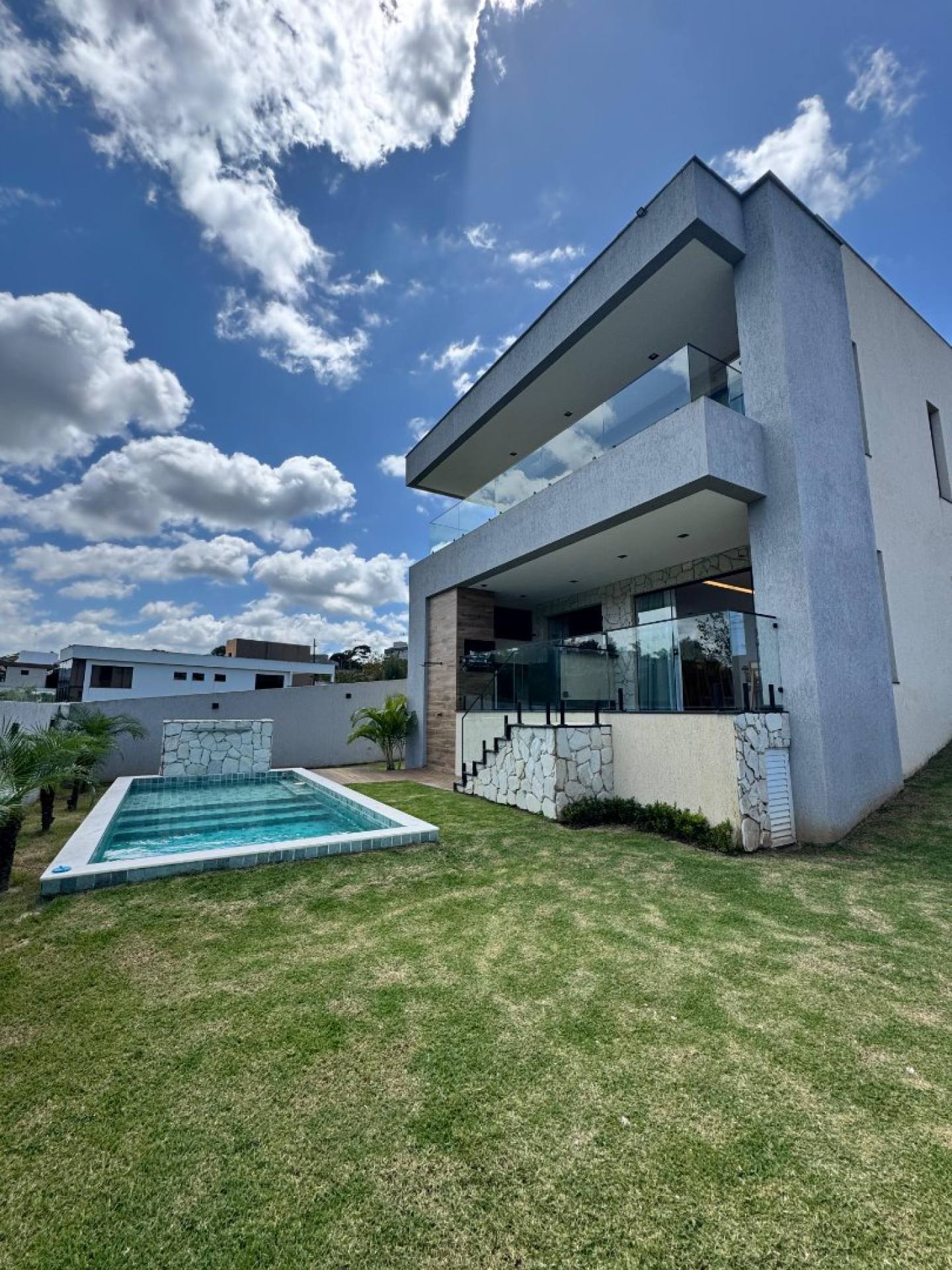 Casa de Alto Padrão – Alphaville Litoral Norte 3.