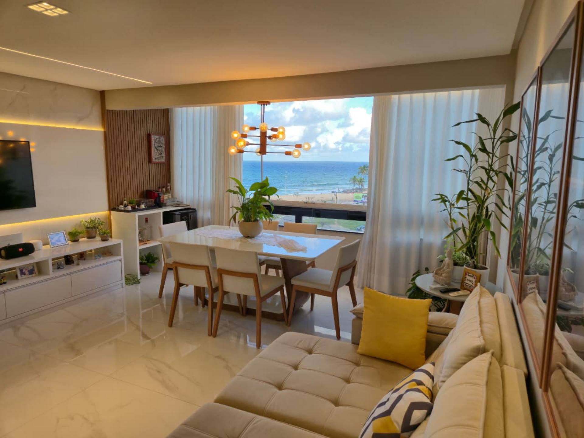 Lindo apartamento de 3 quartos no Jardim Armação.