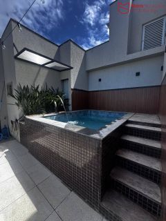 Casa Alto Padrão à Venda – 4 Suítes, Cobertura com Piscina e Área Gourmet!