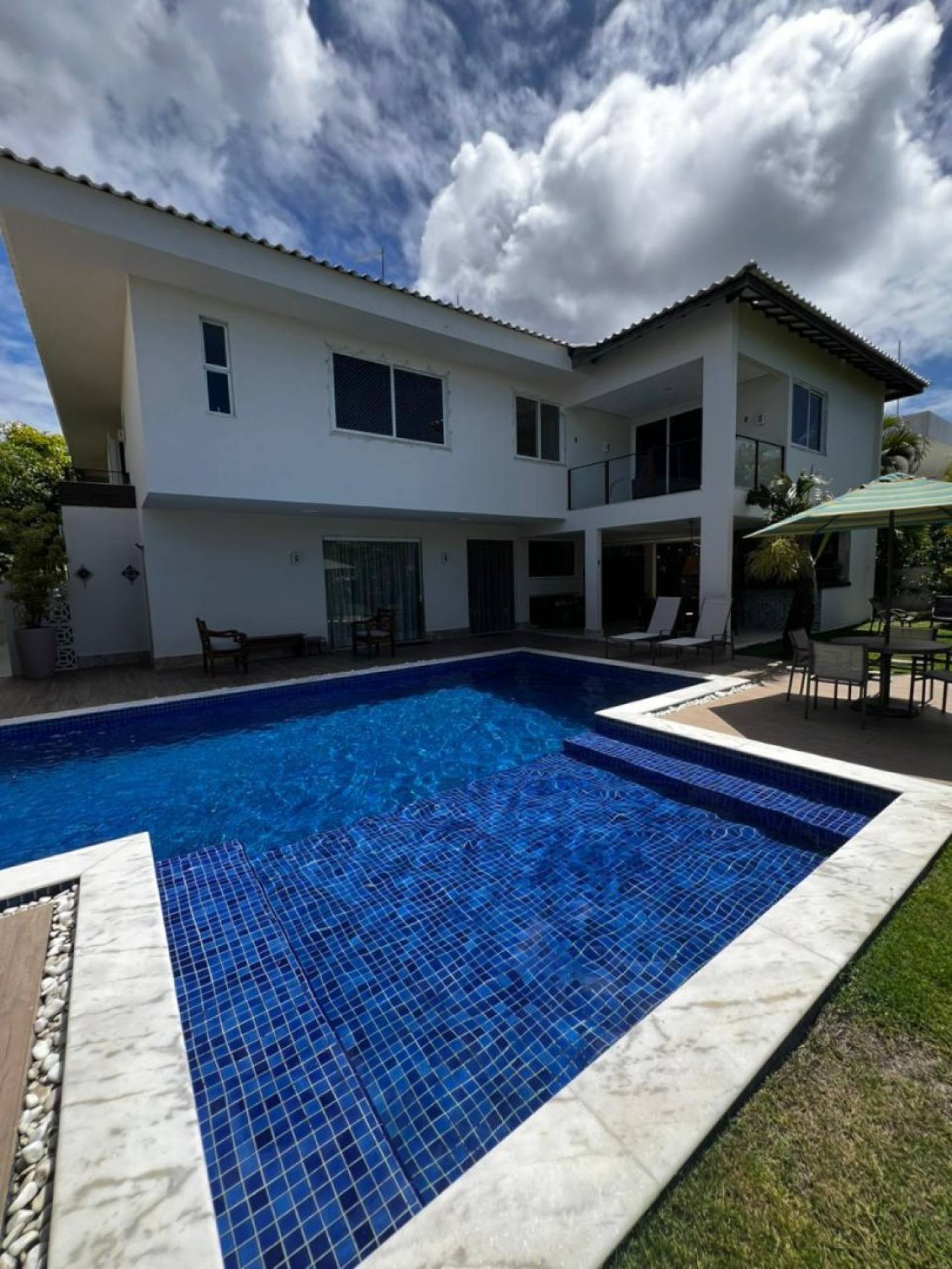 Casa à Venda e para Locação – Condomínio Busca Vida.