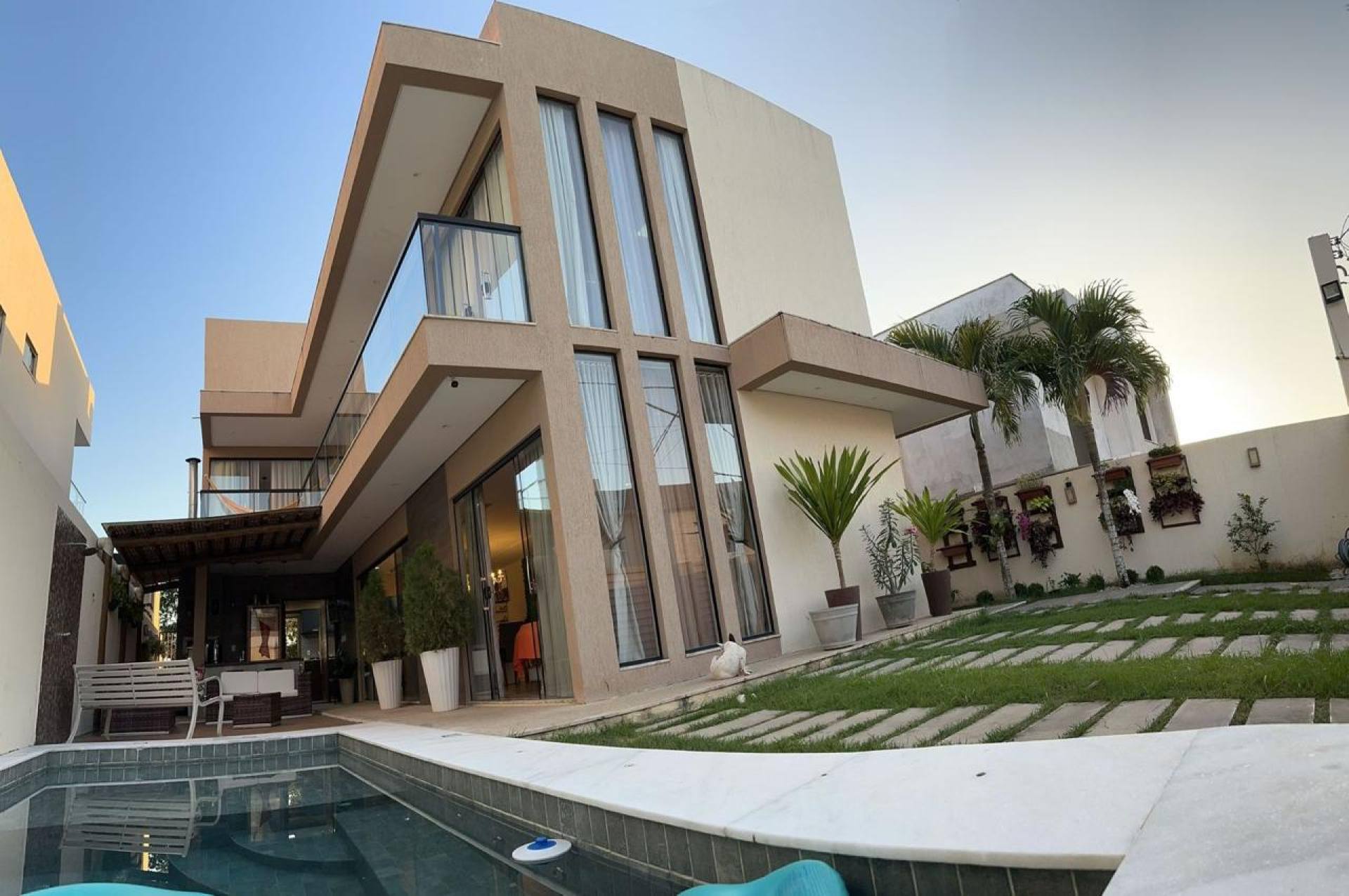 Casa de alto padrão no Condomínio Paradise.