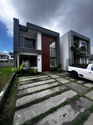 Bela Casa à Venda – Condomínio Vila Florença, Abrantes.