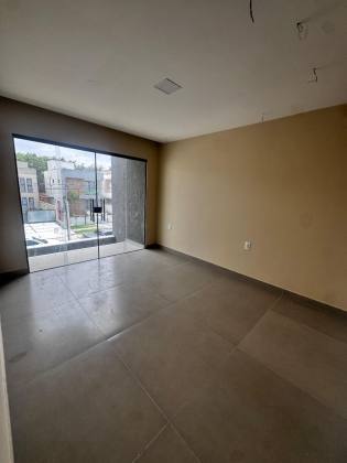 Bela Casa à Venda – Condomínio Vila Florença, Abrantes.