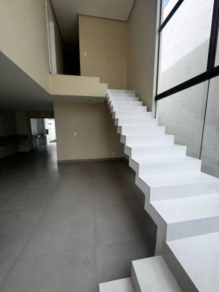 Bela Casa à Venda – Condomínio Vila Florença, Abrantes.