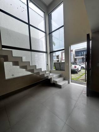 Bela Casa à Venda – Condomínio Vila Florença, Abrantes.