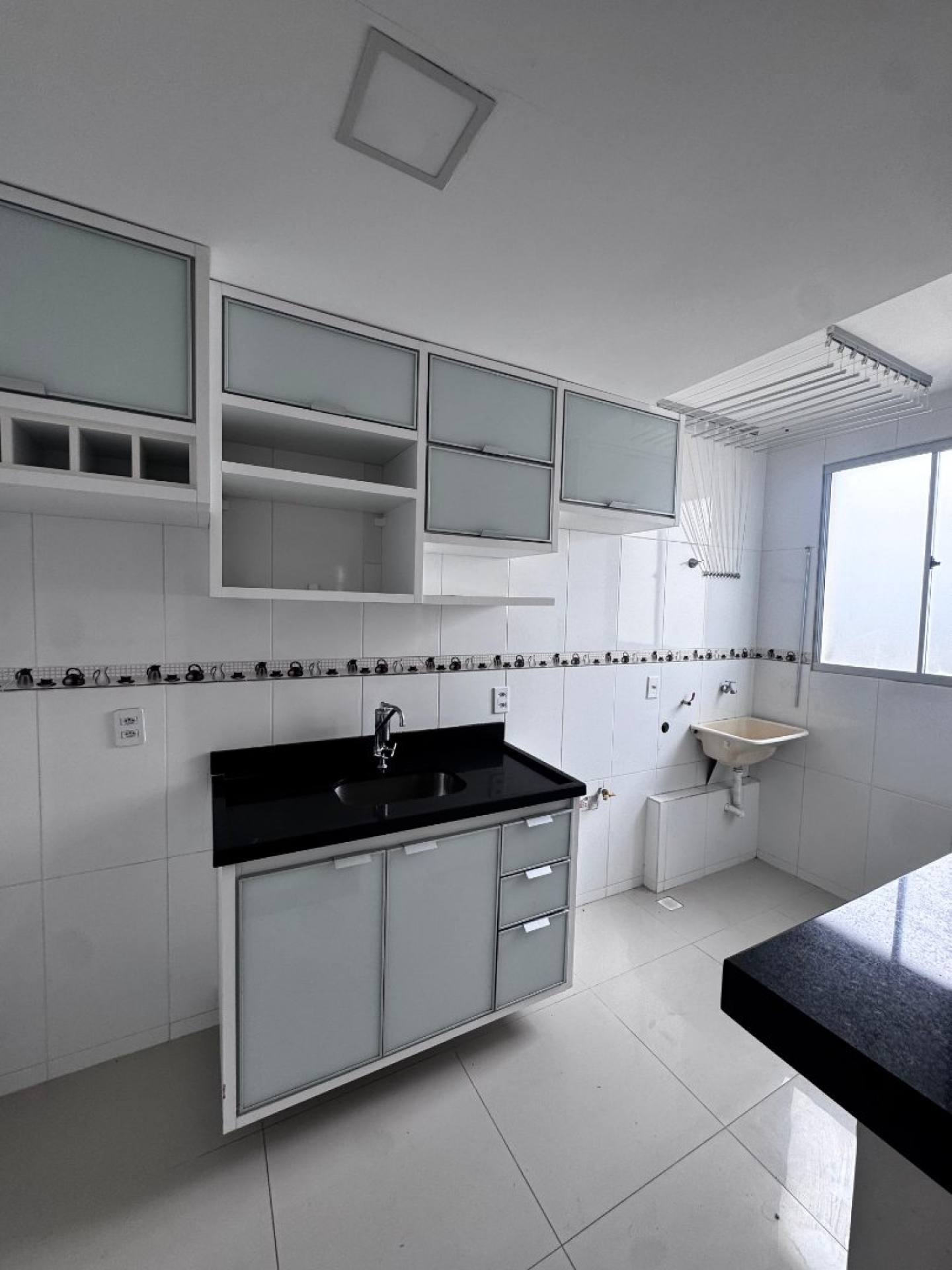 Vende-se Apartamento 2/4 no Centro de Lauro de Freitas!