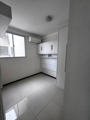 Vende-se Apartamento 2/4 no Centro de Lauro de Freitas!