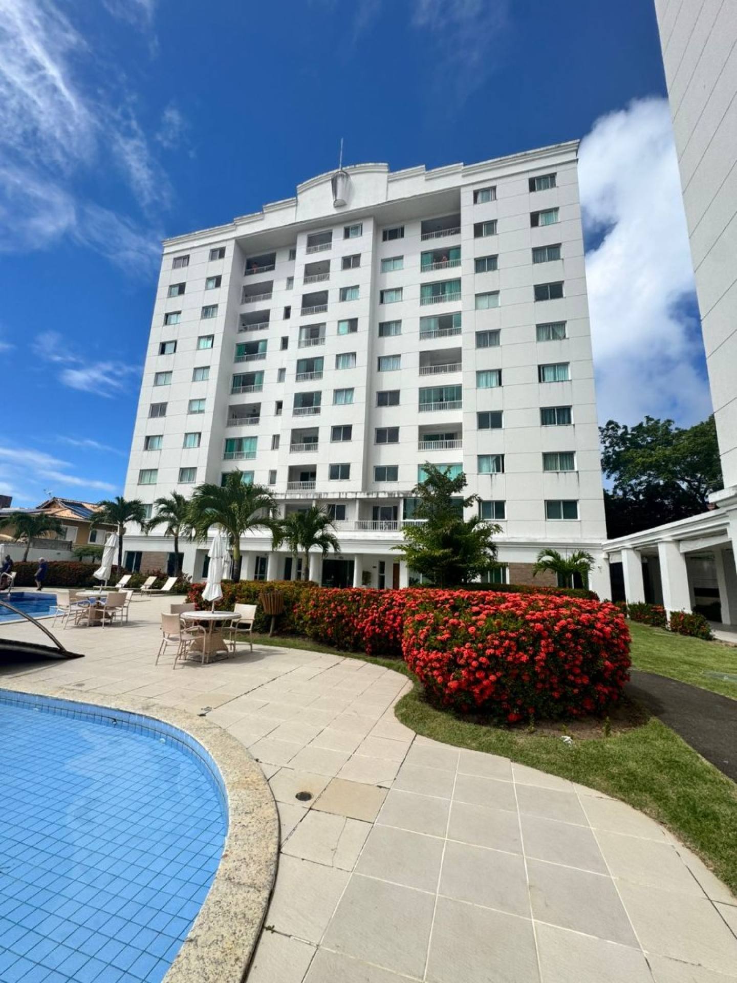 Apartamento Para Alugar com 2/4, sendo 1 suítes no Cond. Especiali – Luiz Tarquínio | Lauro de Freitas